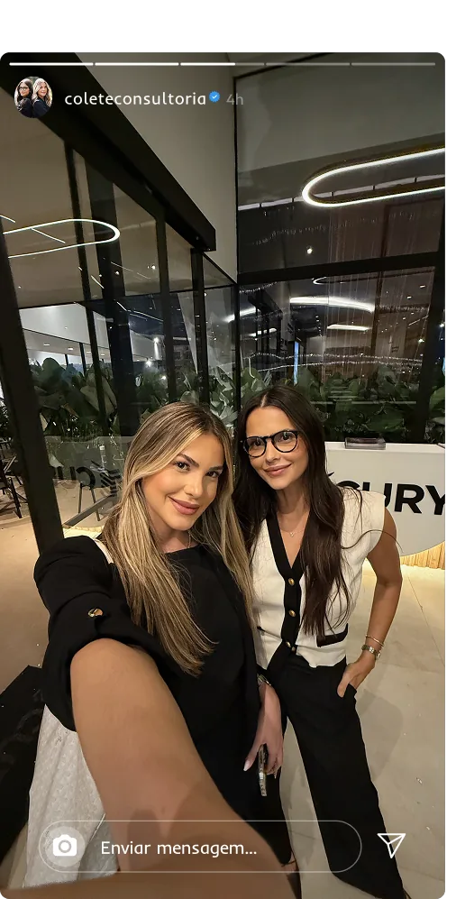 Celular mostrando um story das sócias Júlia e Jamille